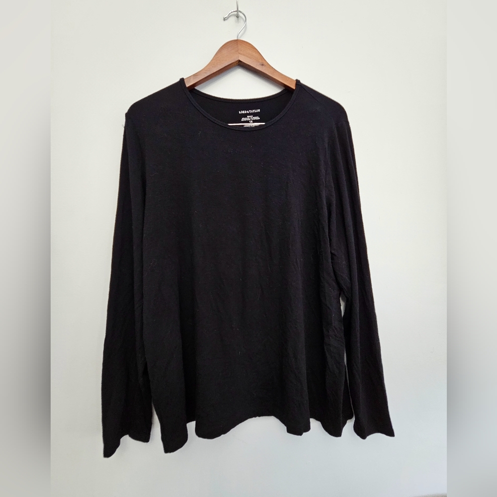 🩷Lord & Taylor Black Long Sleeve Tee Soft Knit